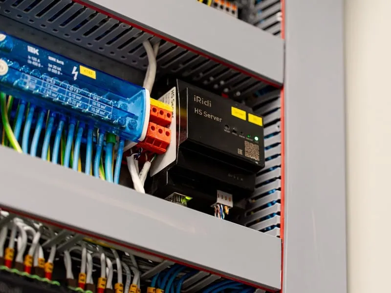 Onduleur (UPS) 1000VA pour serveur de cabinet